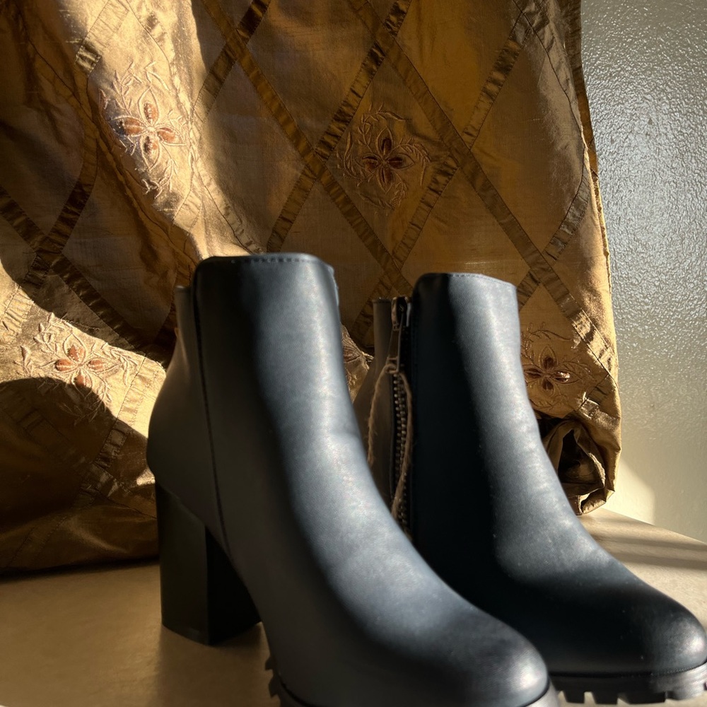 Seven7 Black Ankle Booties